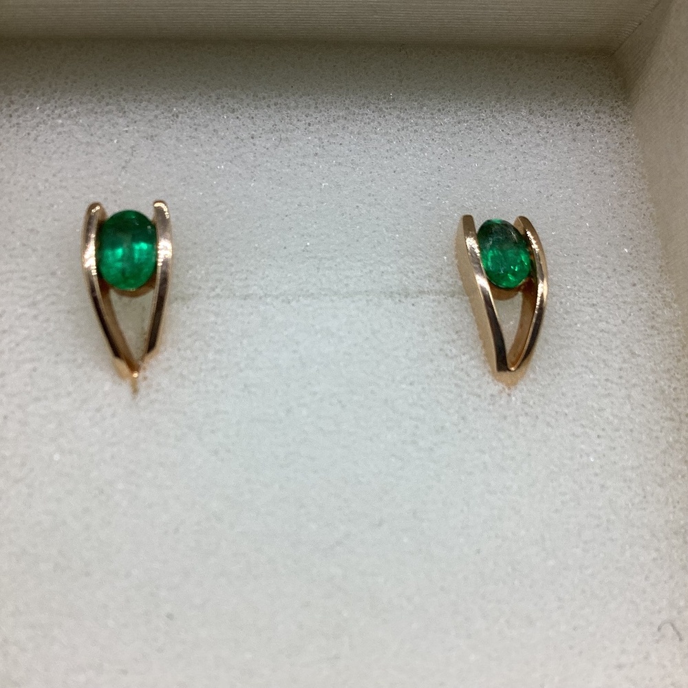 Natural Green Emerald Earrings 14k Gold 3.6 Gramm Stamped 585 Small Classic New